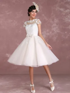 Robe de mariée vintage courte col rond manche courte boutonné sur dos