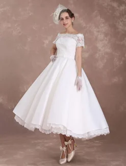 Robe de Mariée Vintage Courte Robe de mariée A-ligne Tissu de satin en dentelle avec soutien-gorge et doublure manches courtes