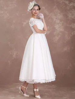 Robe de Mariée Vintage Courte Robe de mariée A-ligne Tissu de satin en dentelle avec soutien-gorge et doublure manches courtes