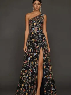 Robe de mère de la mariée décolleté travaillé sans manches coupe trapèze fente sur le devant robe d'invitée de mariage