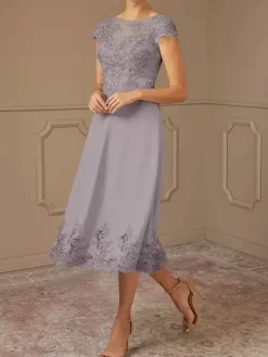 Robe de mère de la mariée en dentelle avec manches cape et ornements en dentelle robe de soirée de mariage longueur thé