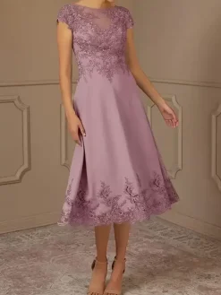 Robe de mère de la mariée en dentelle avec manches cape et ornements en dentelle robe de soirée de mariage longueur thé