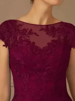 Robe de mère de la mariée en dentelle avec manches cape et ornements en dentelle robe de soirée de mariage longueur thé