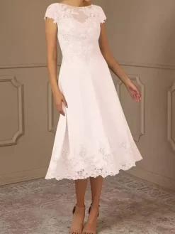 Robe de mère de la mariée en dentelle avec manches cape et ornements en dentelle robe de soirée de mariage longueur thé