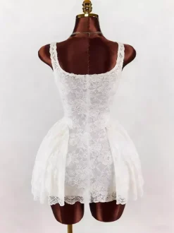 Robe de soirée blanche sans manches à col carré et dos nu