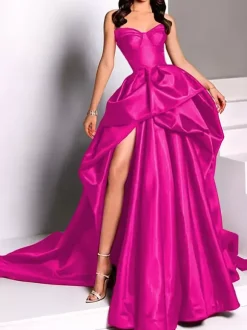 Robe de soirée bustier en satin avec traîne et jupe à bretelles