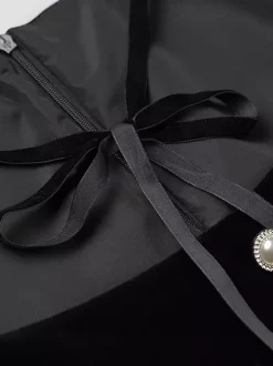 Robe de soirée chic bicolore noire à volants mini-robe deux-pièces à manches longues.