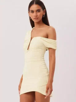 Robe de soirée courte marron asymétrique plissée dos nu sexy et semi-formelle