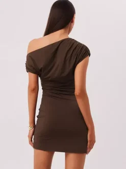 Robe de soirée courte marron asymétrique plissée dos nu sexy et semi-formelle