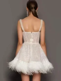 Robe de soirée écrue blanche à bretelles et col à paillettes sans manches mini-robe transparente