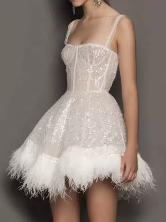 Robe de soirée écrue blanche à bretelles et col à paillettes sans manches mini-robe transparente