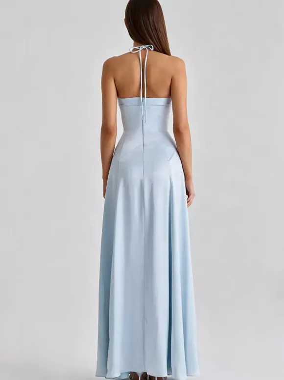 Robe de soirée longue bleu ciel clair à strass dos nu satin fluide et sexy style semi-formel