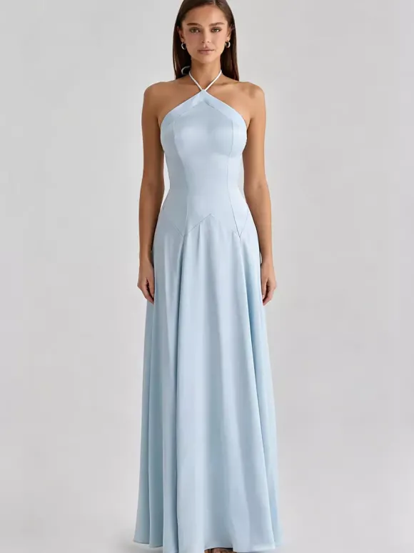 Robe de soirée longue bleu ciel clair à strass dos nu satin fluide et sexy style semi-formel