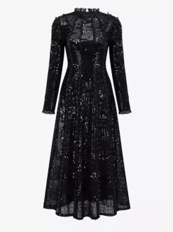 Robe de soirée longue champagne à col montant et sequins manches longues élégante et semi-formelle.