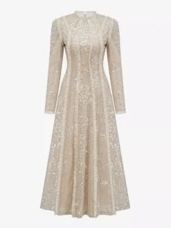 Robe de soirée longue champagne à col montant et sequins manches longues élégante et semi-formelle.