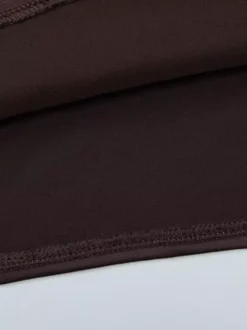Robe de soirée longue marron café dos nu plissée sans manches style semi-formel