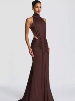 Robe de soirée longue marron café dos nu plissée sans manches chic et semi-formelle