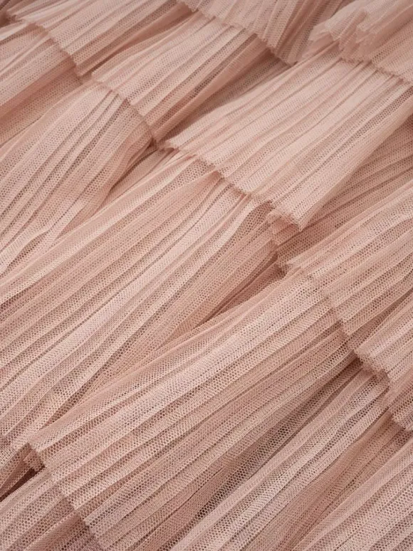 Robe de soirée longue rose à col montant manches longues perlées et manches évasées superposées style chic semi-formel