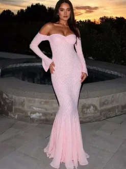 Robe de soirée longue rose à épaules dénudées en dentelle manches longues plissée chic et semi-formelle