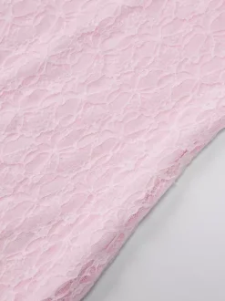 Robe de soirée longue rose à épaules dénudées en dentelle manches longues plissée chic et semi-formelle