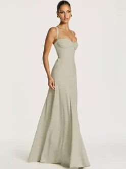 Robe de soirée maxi beige dos nu plissée sans manches style chic semi-formel