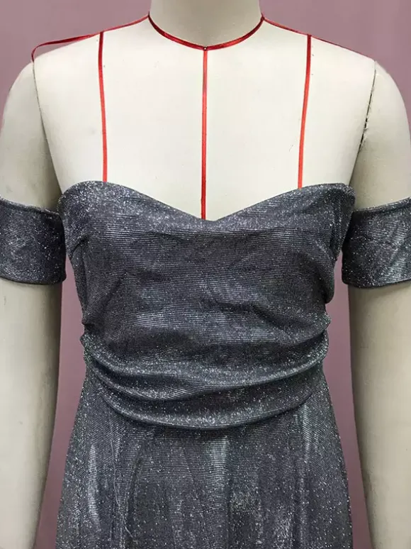 Robe de soirée maxi bleue éblouissante à sequins col en V sans manches épaules dénudées style chic semi-formel