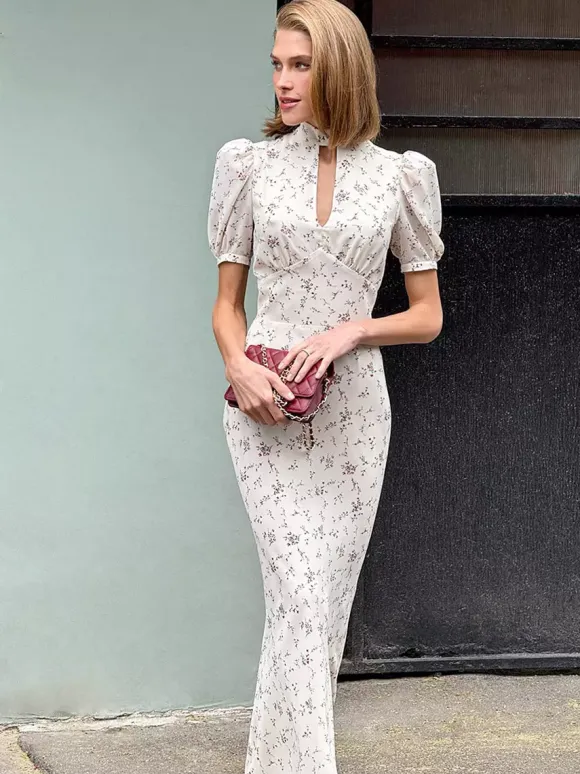 Robe de soirée maxi bordeaux à manches courtes bouffantes et col montant