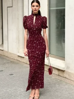 Robe de soirée maxi bordeaux à manches courtes bouffantes et col montant