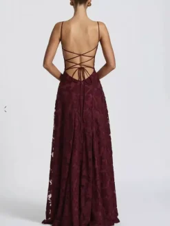 Robe de soirée maxi en jacquard avec dos nu pour les événements de l'été 2026