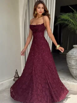Robe de soirée maxi en jacquard avec dos nu pour les événements de l'été 2026