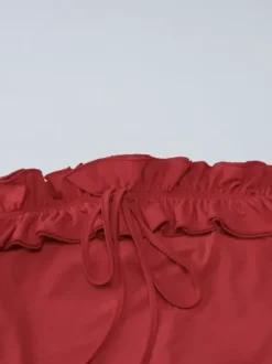Robe de soirée maxi rouge à épaules dénudées et volants chic et semi-formelle idéale pour l'été.