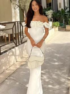 Robe de soirée maxi rouge à épaules dénudées et volants chic et semi-formelle idéale pour l'été.