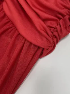 Robe de soirée maxi rouge à épaules dénudées plissée manches longues élégante et semi-formelle