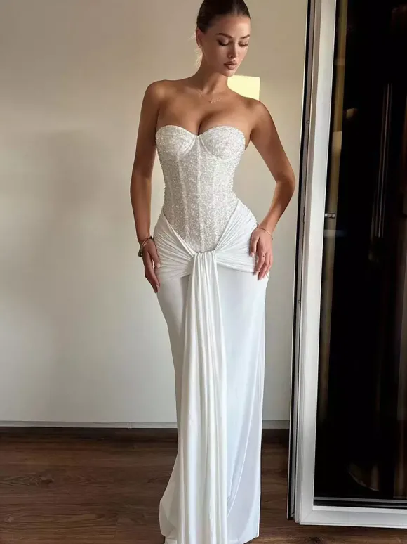 Robe de soirée maxi à sequins décolleté en c艙ur froncée sur le devant et détail noué collection 2026