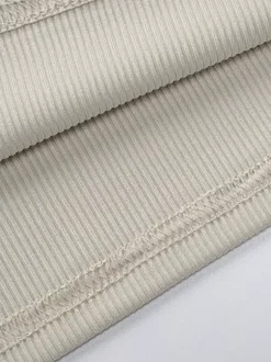 Robe de soirée midi écru et blanche à épaules dénudées extensible sexy et semi-formelle