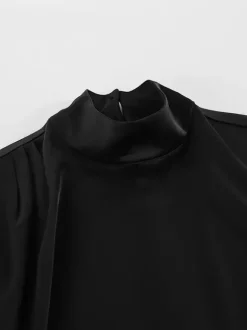 Robe de soirée noire en dentelle sans manches à col montant