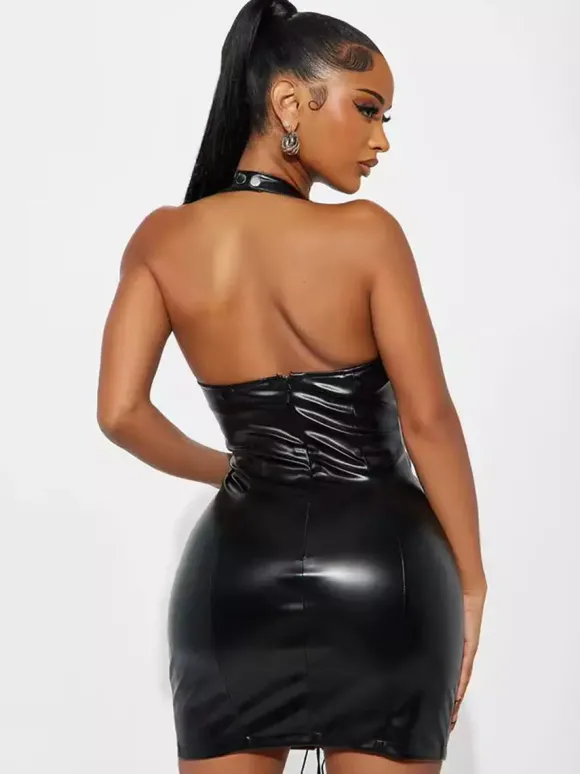 Robe de soirée noire en similicuir sans manches à col en V et dos nu