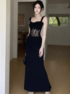 Robe de soirée noire sans manches à bretelles et col montant