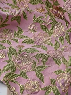 Robe de soirée pour la mère de la mariée décolleté travaillé manches courtes coupe trapèze longueur thé.