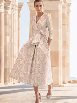 Robe de soirée pour la mère de la mariée col en V manches 3/4 coupe trapèze n艙uds longueur thé robe d'invitée de mariage