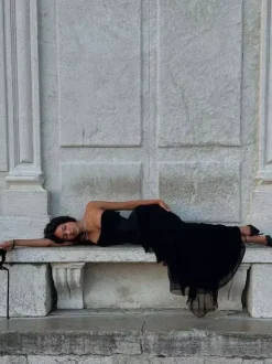 Robe de soirée robe de bal décolleté travaillé avec traîne sans manches lacée à volants en tulle robe de cérémonie