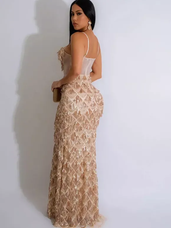 Robe de soirée rouge à bretelles col à sequins sans manches épaules dénudées chic et semi-formelle
