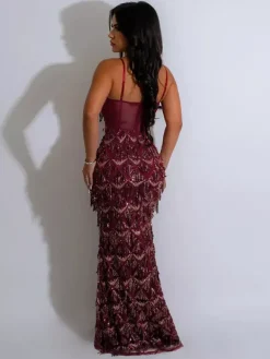 Robe de soirée rouge à bretelles col à sequins sans manches épaules dénudées chic et semi-formelle