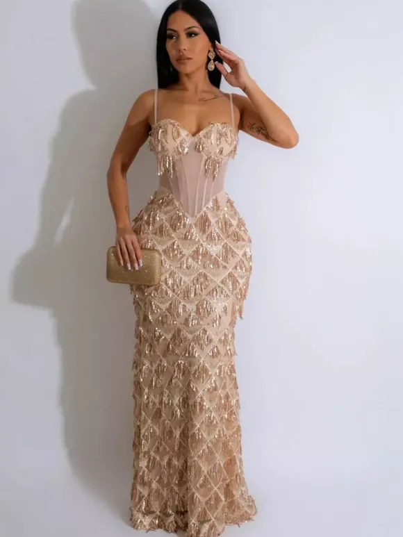 Robe de soirée rouge à bretelles col à sequins sans manches épaules dénudées chic et semi-formelle