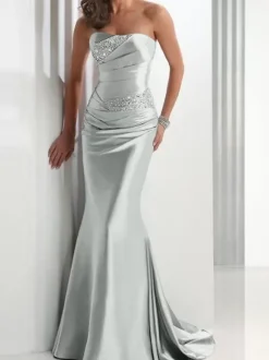 Robe de soirée sirène en tissu satiné col en c艙ur avec traîne plissée robes de soirée sociale