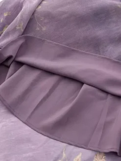 Robe de tous les jours pour femme à fleurs violettes sans manches col en V et taille haute.