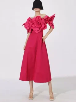 Robe de vacances midi à fleurs sans manches épaules dénudées chic taille haute rouge