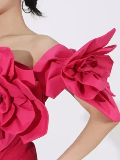 Robe de vacances midi à fleurs sans manches épaules dénudées chic taille haute rouge