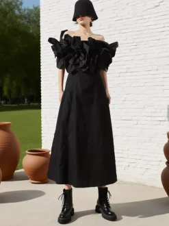 Robe de vacances midi à fleurs sans manches épaules dénudées chic taille haute rouge