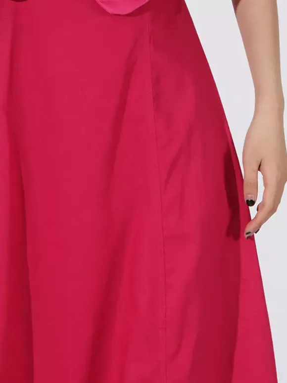 Robe de vacances midi à fleurs sans manches épaules dénudées chic taille haute rouge